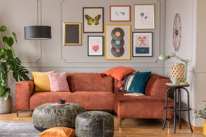 Using poufs in the coffee table area