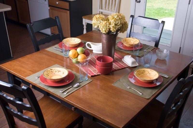 Contents of the dining room set