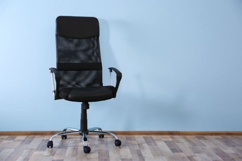 What should the office chair be like?