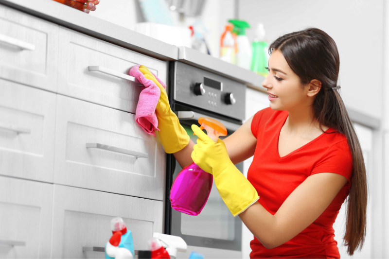 Clean kitchen cabinets with carbonated water